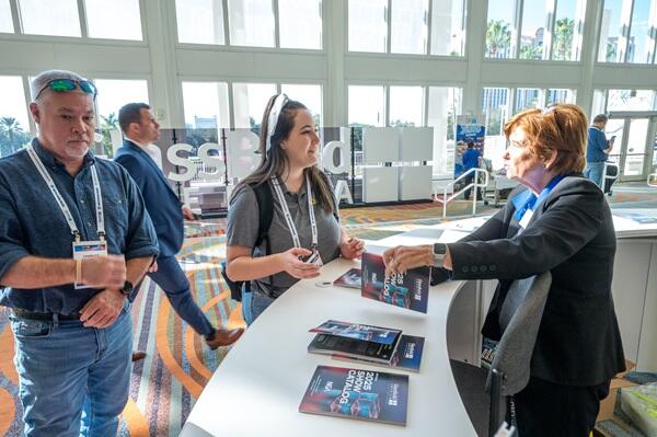 GlassBuild attendees get personal assistance during GlassBuild 2025