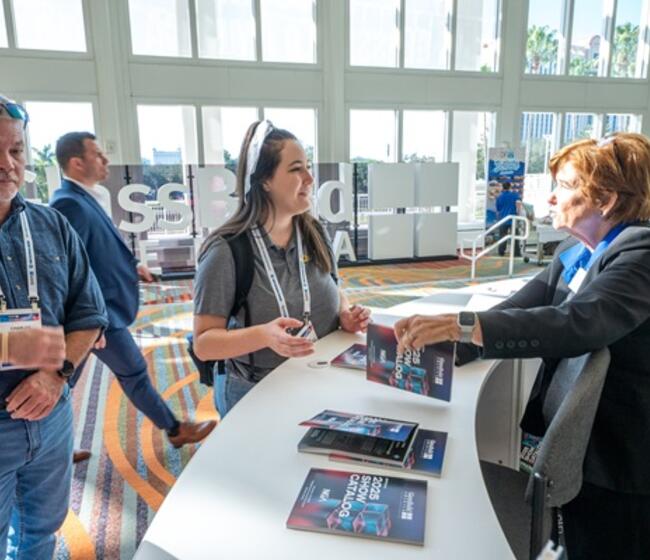 GlassBuild attendees get personal assistance during GlassBuild 2025