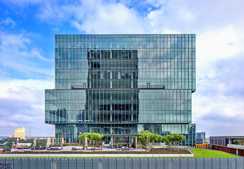 starphire ultra-clear glass on facade
